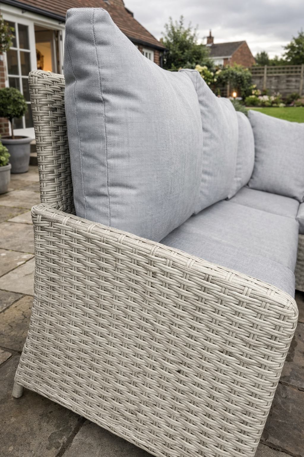 Belgrave Corner Dining set - Image 7