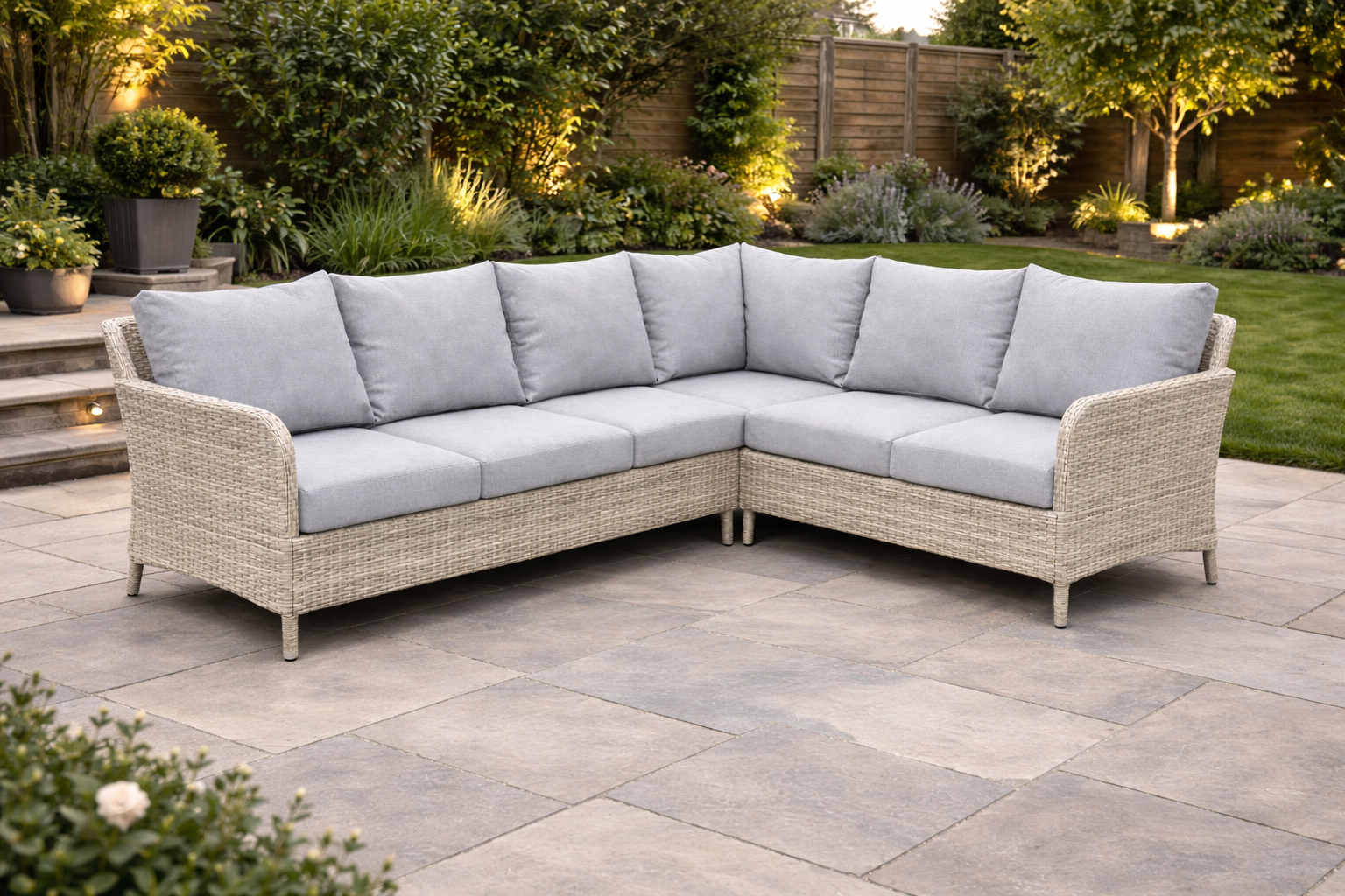 Belgrave Corner Dining set - Image 3