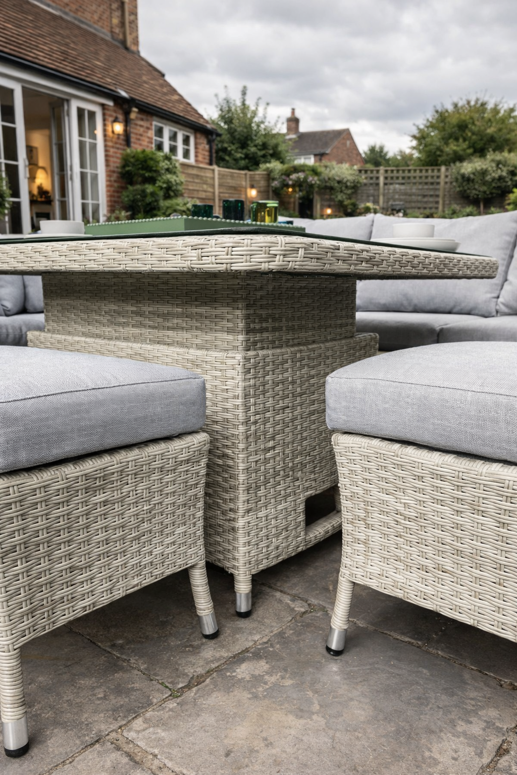 Belgrave Corner Dining set - Image 6